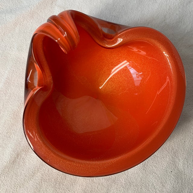 Add a spectacular splash of Mid-Century Modern elegance to your home with this stunning Alfredo Barbini Murano art glass...