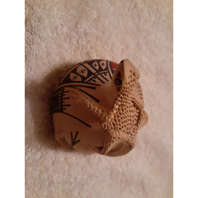 1990s 1990s Artist Signed Hopi Pueblo Pottery Iguana Figurine For Sale - Image 5 of 8