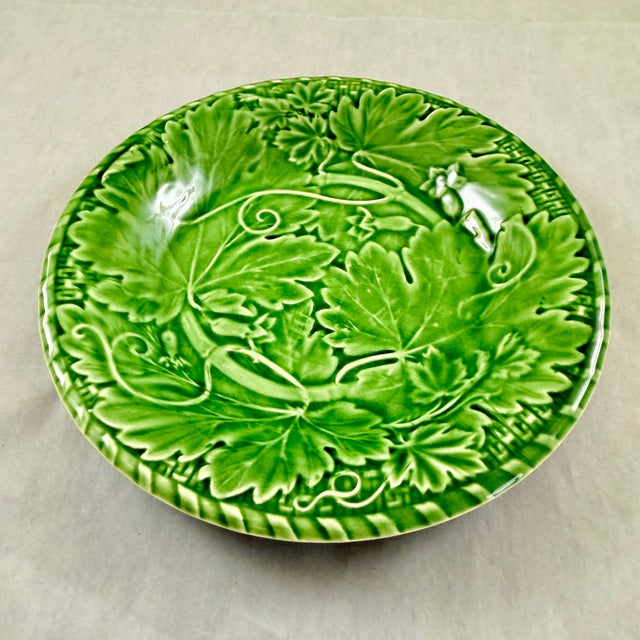 Bordallo Pinheiro 1980s Bordallo Pinheiro Green Grape Vine & Basket Weave Green Plate For Sale - Image 4 of 9