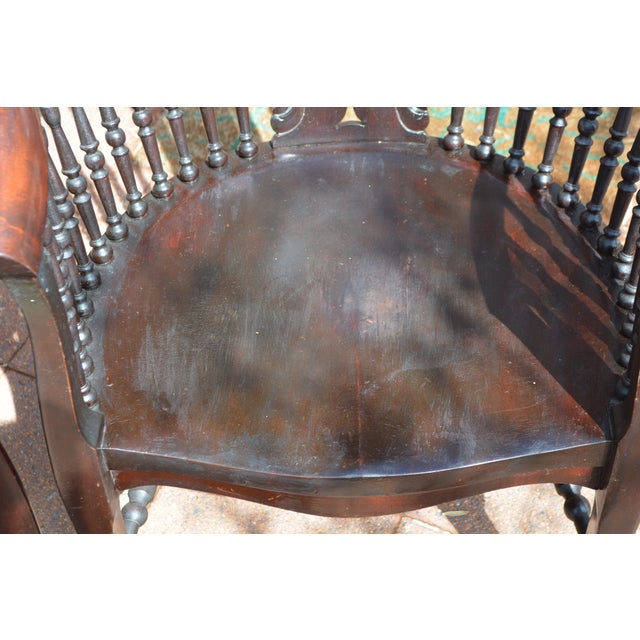 Burnt Umber 1950s Stickley & Brandt Mahogany Wood 3 Piece Curved Parlor Set Bench Chair & Rocker For Sale - Image 8 of 18