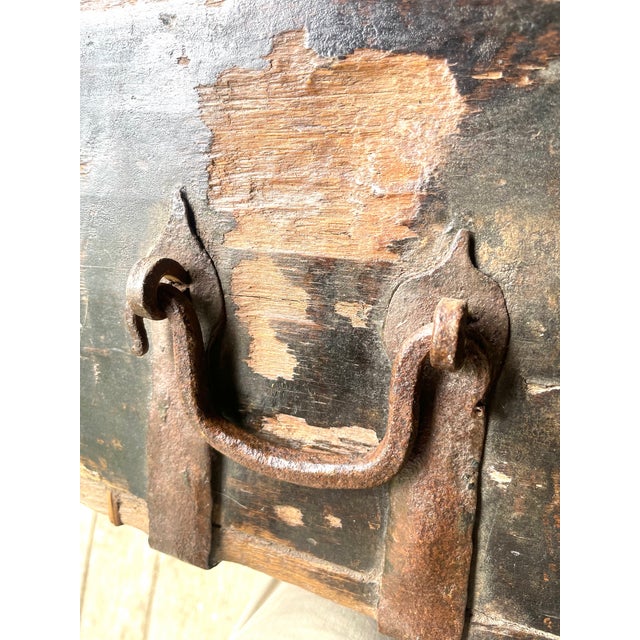 Early 19th Century English Rustic Oak Tray Box With Hand Forged Iron Handles For Sale - Image 13 of 15