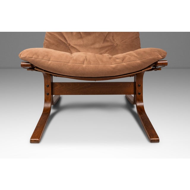 Mid-Century Scandinavian Modern High Back Siesta Lounge Chair & Ottoman Attributed to Igmar Relling for Westnofa, Norway, C. 1970's For Sale - Image 13 of 18