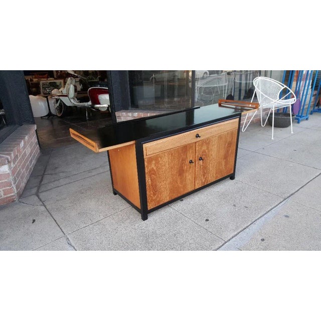 1960s 1960s Glenn of California Extendable Drop Leaf Walnut and Black Lacquer Bar Cabinet For Sale - Image 5 of 12