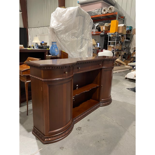 This traditional mahogany sideboard exudes elegance with its rich finish and classic form. Crafted with gracefully curved...