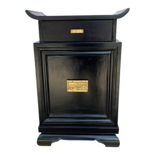 Mid Century Chinoiserie Style Black Lacquer Night Stand /Small Cabinet For Sale