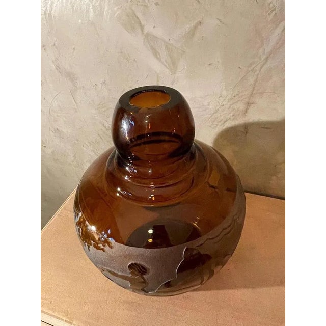 Art Deco Vase in Amber, 1930 For Sale - Image 6 of 10
