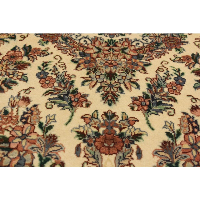 Shabby Chic Medallion 1990's Pak-Persian Beige/Pink Wool Rug - 4'1'' X 6'2'' For Sale In New York - Image 6 of 9
