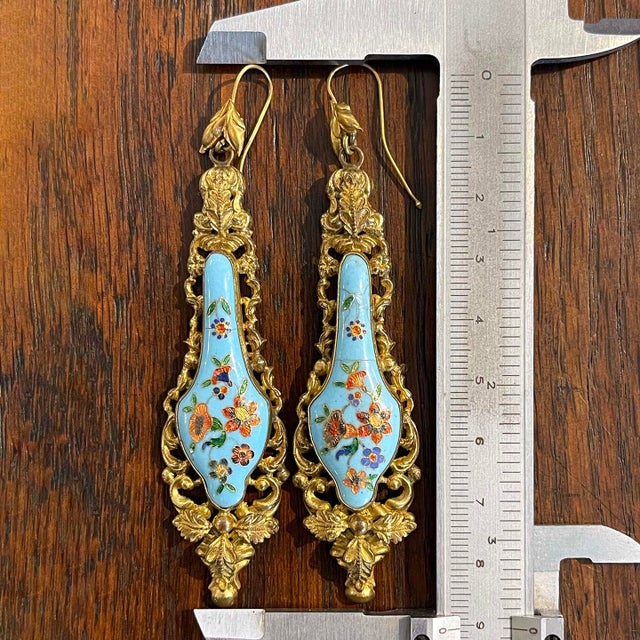 Georgian Enamel Birds Pinchbeck Earrings and Brooch Set Demi-Parure, Circa 1830, Set of 3 For Sale - Image 11 of 12