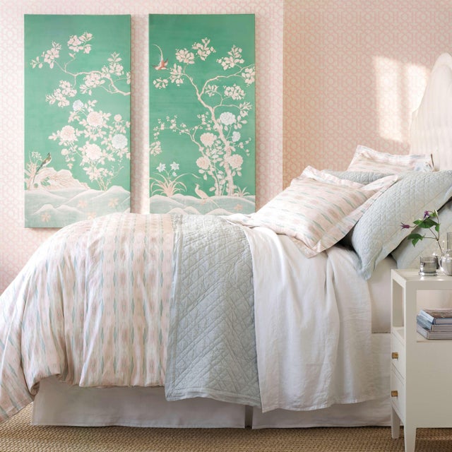 Capture linen's timeless appeal with this casually elegant modern take on the classic quilt. Lush linen on the front, a...