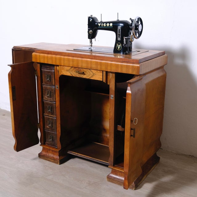 Wood Art Deco Vigor Sewing Machine by A. Vigorelli for Pavia, 1930s For Sale - Image 7 of 18