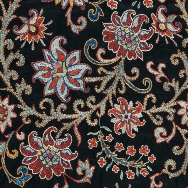 2020s 29x30 in Embroidered 100% Silk Wall Hanging, Bohemian Tablecloth, Black Throw For Sale - Image 5 of 5