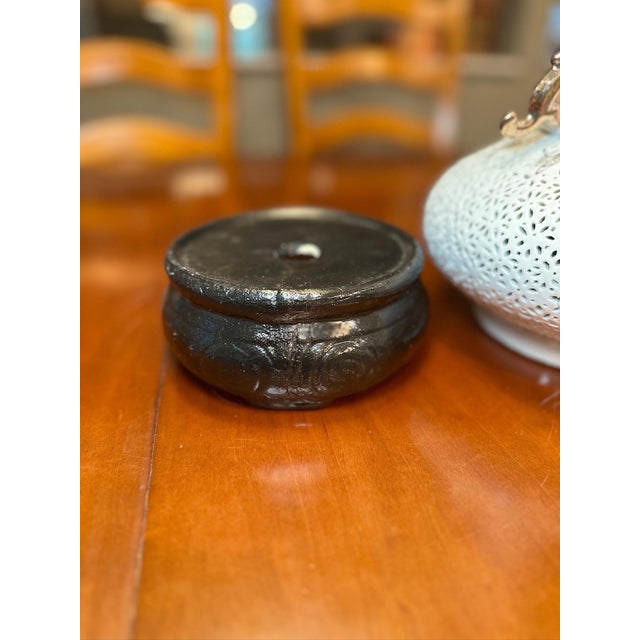 Mid 20th Century Chinese White & Pink Riticulated Ceramic Vase With Dragon Handles and Stand, Chinoiserie Decor For Sale - Image 11 of 12