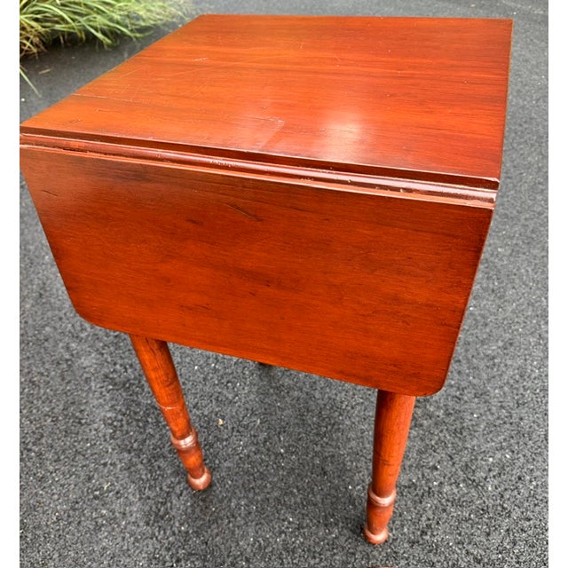 American Antique Federal Period 1 Drawer Cherry and Flame Mahogany Dropleaf Work Table For Sale - Image 3 of 8