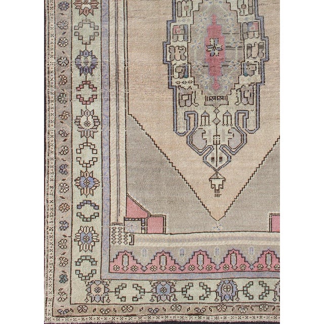 Vintage Turkish Oushak Rug in Soft Beige, Faded Rose, and Muted Lavender 5'0 X 8'8 For Sale - Image 4 of 10