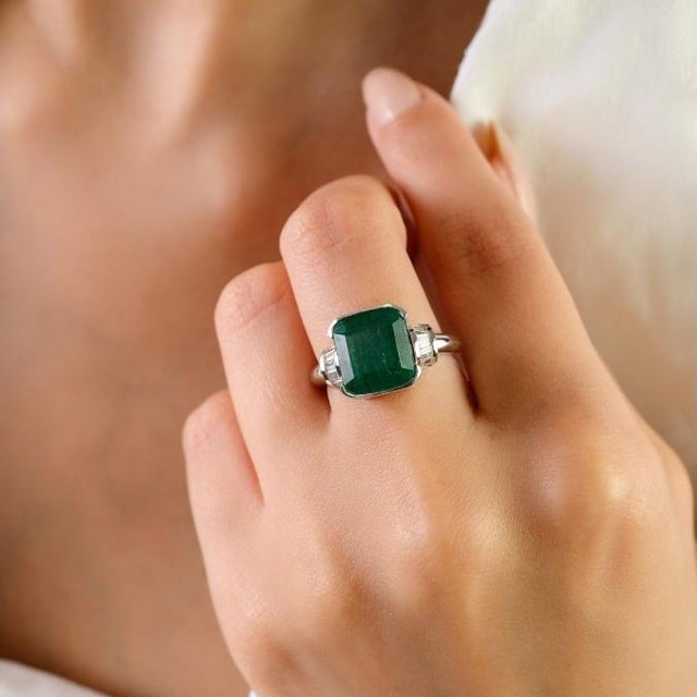 Art Deco 4.37 Carat Emerald & Baguette Diamond Ring Size 6.5 in 14k White Gold For Sale - Image 4 of 13