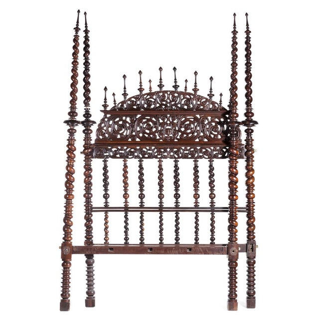 Portuguese, 17th century, in carved and turned rosewood. Back decorated with vegetal scrolls. Defects Dimensions: 190 x...