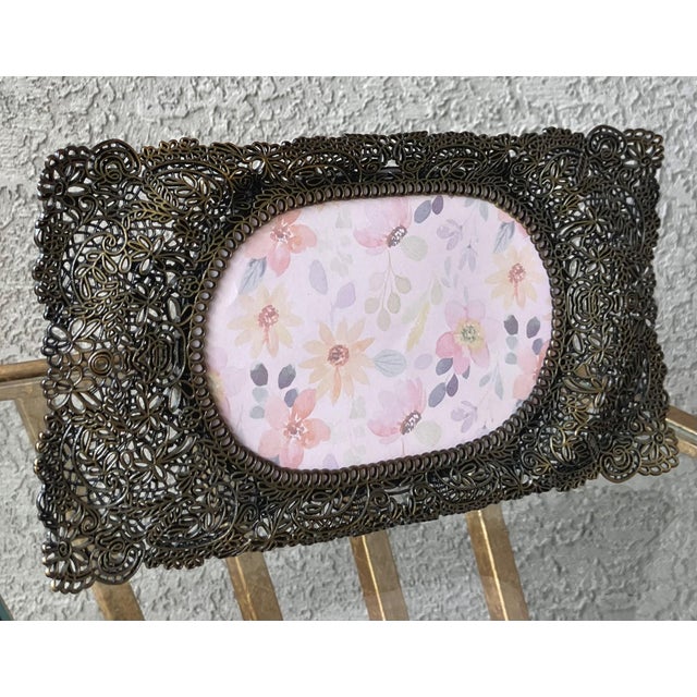 Late 20th-Century Art Nouveau-Inspired Bronze-Tone Filigree Easel Back Picture Frame For Sale - Image 9 of 18