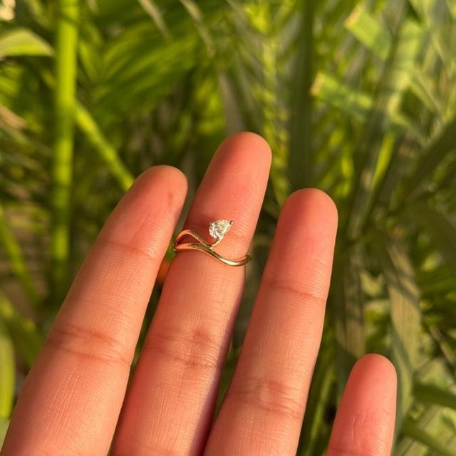 Contemporary Modern Sculptural Pear Cut Diamond Solitaire Wave Ring Size 5.5 in 14k Yellow Gold For Sale - Image 3 of 14