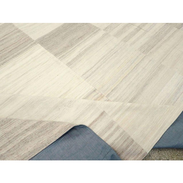 Textile Galerie Shabab Collection Mid-20th Century Turkish Flatweave Kilim Carpet For Sale - Image 7 of 8