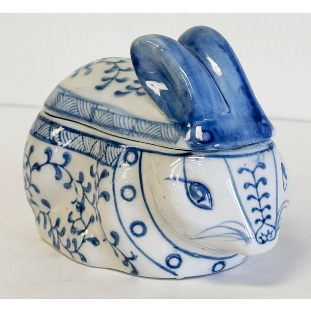 Vintage Blue and White Ceramic Floral Bunny Rabbit Lidded Box For Sale - Image 4 of 8