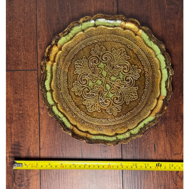 Green Vintage Italian Florentine Gilt Tray 11 1/8” | Green Gold Round Hollywood Regency Tray For Sale - Image 8 of 10
