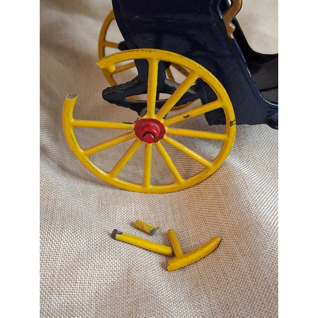 Antique Cast Iron Kenton Cabriolet Hansom Cab Carriage Toy - Original Figures For Sale - Image 14 of 18