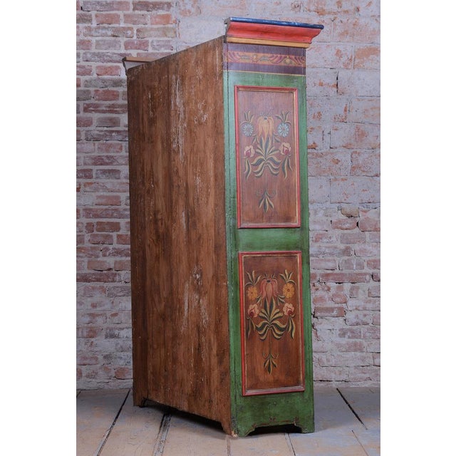 This charming painted cabinet in the Baroque style originates from Bohemia from the early 19th century. It is crafted from...