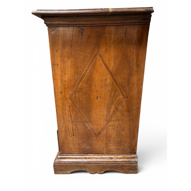 17th Century Italian Walnut Commode For Sale In Los Angeles - Image 6 of 16