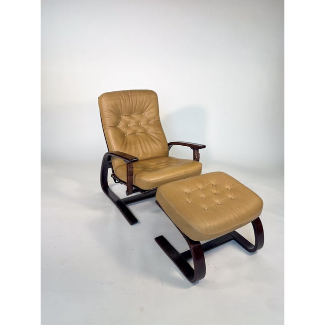 Vintage Panter lounge chair and ottoman designed by Arnt Lande for Westnofa, Norway, 1970s. This sculptural Norwegian...