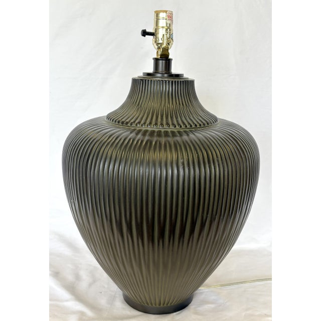 Mid-Century Modern Pleated/ Ribbed Metal Gourd Large Table Lamp For Sale - Image 13 of 13