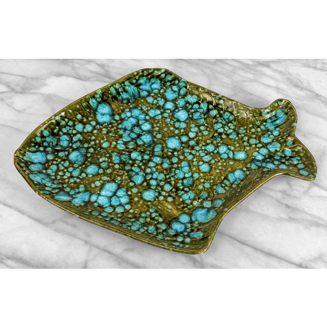 1970s Mid-Century 17" California Pottery Green & Blue Drip Glazed Fish Serving Platter For Sale - Image 5 of 11
