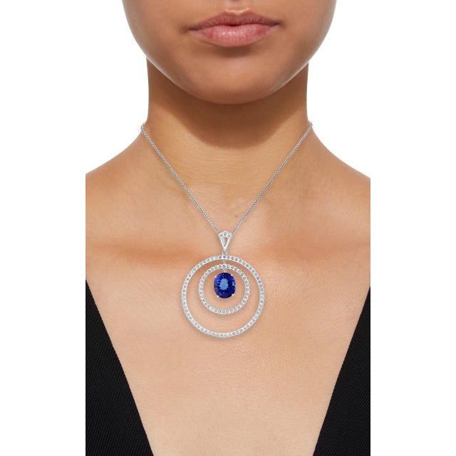 Contemporary 6.7 Carat Tanzanite & 2.5 Ct Diamond Two Circles Pendant/ Necklace 18 Karat Gold For Sale - Image 3 of 18