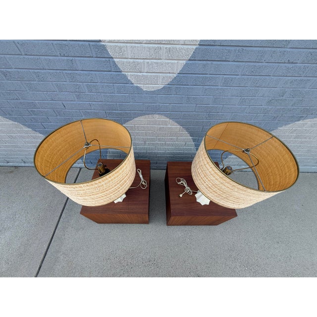 Metal Pair of Sculptural Mid-Century Modern Table Lamps With Pleated White Bases and Brass Accents For Sale - Image 7 of 10