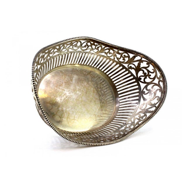 Silver Bonbonniere with Oval Cut-Out and Pearly Edge Frieze For Sale - Image 4 of 8