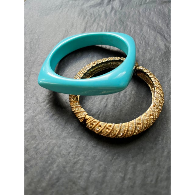 Bakelite 1980s Pair of Vinage Italian Nautical Inspired Bangle Bracelets For Sale - Image 4 of 10