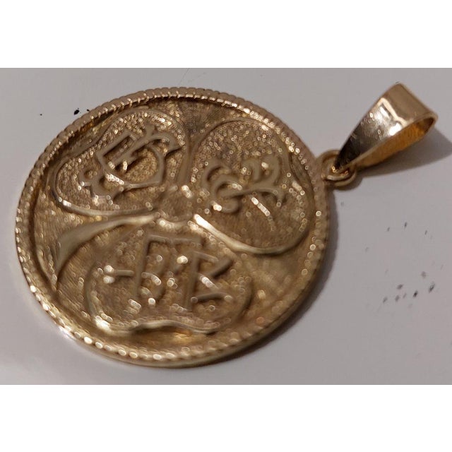 Handcrafted 18-karat gold coin pendant from around 1930. It weighs 12.7 grams and measures 2.7 cm. It is made of 18-karat...
