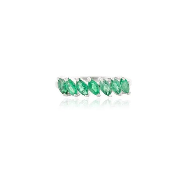 Emerald Half Eternity Minimal Band Ring in 14k Solid White Gold Size 7 For Sale In New York - Image 6 of 9