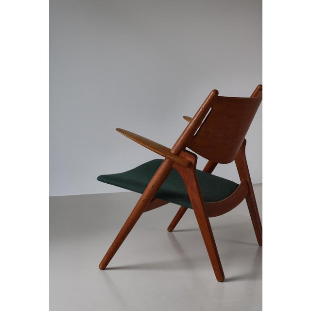 Ch28 Lounge Chair in Patinated Oak attributed to Hans J. Wegner for Carl Hansen & Søn, 1950s For Sale - Image 11 of 16