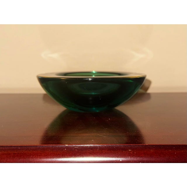 Mid-Century Modern Late 20th Century Emerald Green Cased Art Glass Bowl Attributed to Murano, Italy For Sale - Image 3 of 7