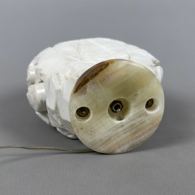 White Sculptural Abstract Face Table Lamp in Marble, 20th Century For Sale - Image 8 of 15