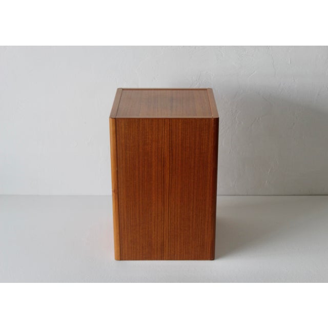 Vintage Danish modern teak pedestal, plant stand, small side or accent table. Teak is veneer on plywood. Gorgeous...