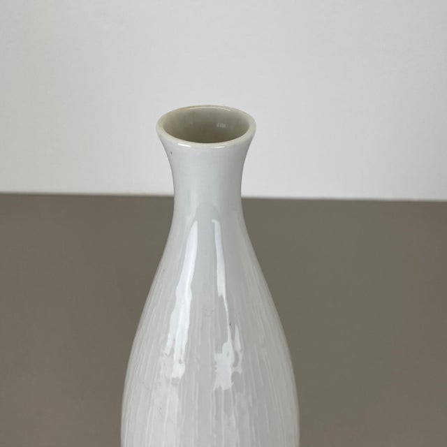 White Large German Op Art Vase Vase from Heinrich Fuchs, 1970s For Sale - Image 8 of 17