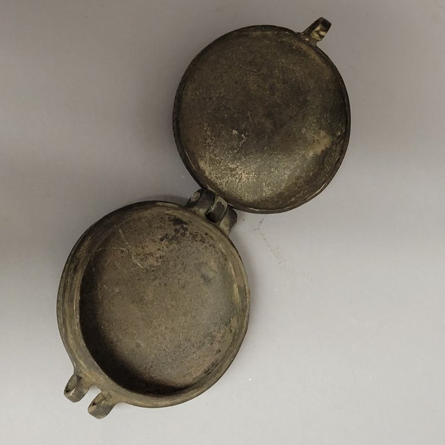 Asian Antique Antique Bronze Lime Container for Betel Chewing, Circa 1890–1910 For Sale - Image 3 of 6