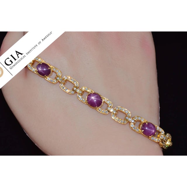 Contemporary Gia Natural 25.14Cts vs F Diamond Unheated Star Ruby Solid 18k Gold Stacking Tennis Bracelet For Sale - Image 3 of 11