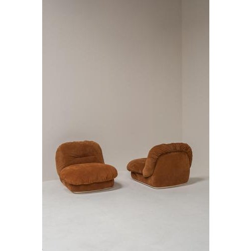 Beautiful pair of vintage “Jumbo” lounge chairs designed by Alberto Rosselli for Saporiti Italia in the 1970s. These...