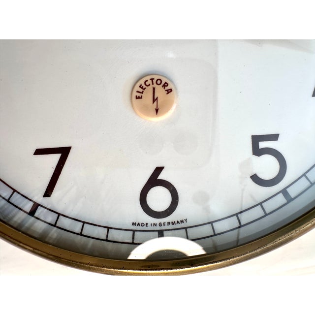 Mid-Century Modern Early Battery Spring-Wound Electora Model No. 31/1012 Wall Clock in Ceramic from Junghans, West Germany, 1956 For Sale - Image 3 of 16