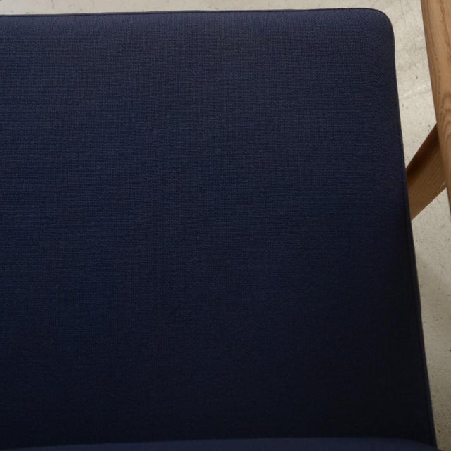GE290 3-Seater Sofa in Oak by Hans J. Wegner, 1990s For Sale - Image 10 of 18