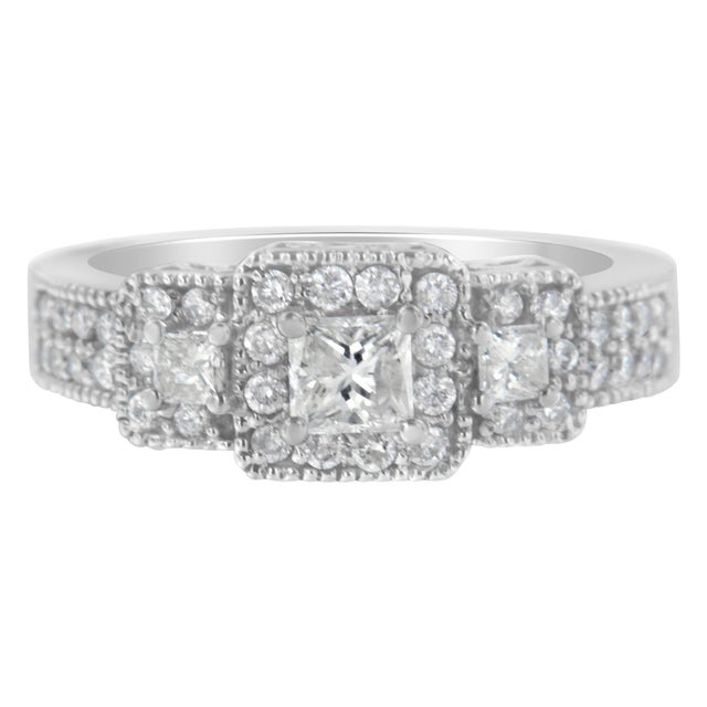 Contemporary 14K White Gold Round and Princess-Cut Diamond Three Stone Ring (1 Cttw, H-I Color, I1-I2 Clarity) - Size 7 For Sale - Image 3 of 6