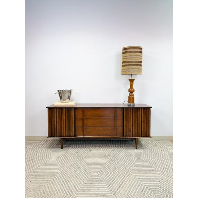 Rare United Furniture MCM Long Dresser Intricate Wood Pulls Vintage Lowboy For Sale - Image 16 of 17