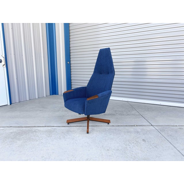 1960s 1960s Mid Century Walnut Lounge Chair and Ottoman by Adrian Pearsall for Craft Associate For Sale - Image 5 of 15